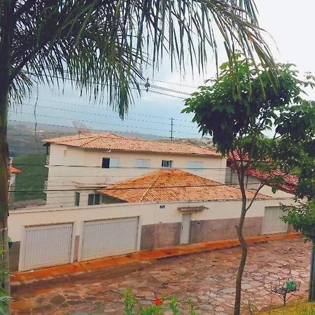 Hospedagem Iolanda Bed & Breakfast Diamantina Bagian luar foto
